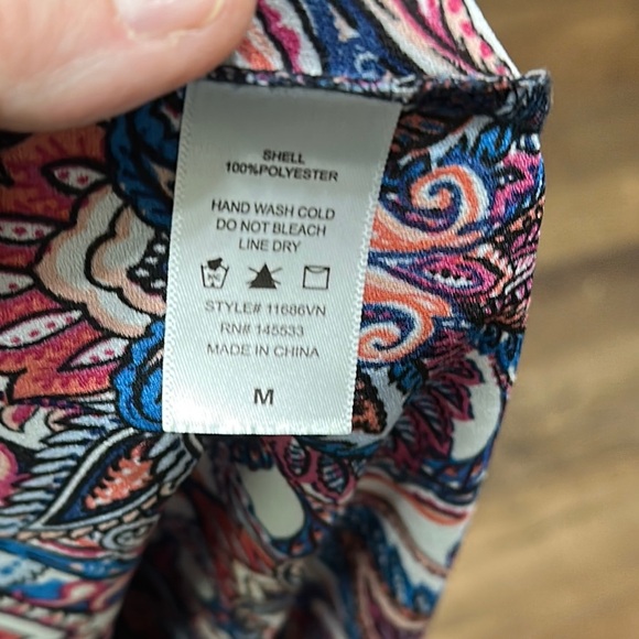 Floral Patterned Sleeveless Top - Red, Blue, White - Picture 5 of 6